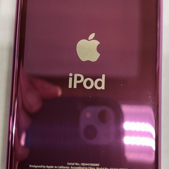 Apple iPod White and Red MP3 Player - Picture 3 of 4